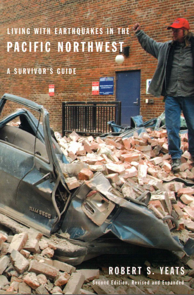 Cover image for Living With Earthquakes In The Pacific Northwest